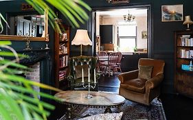 Vintage Townhouse, Wood Burner, Leafy Garden, Close To The Beach